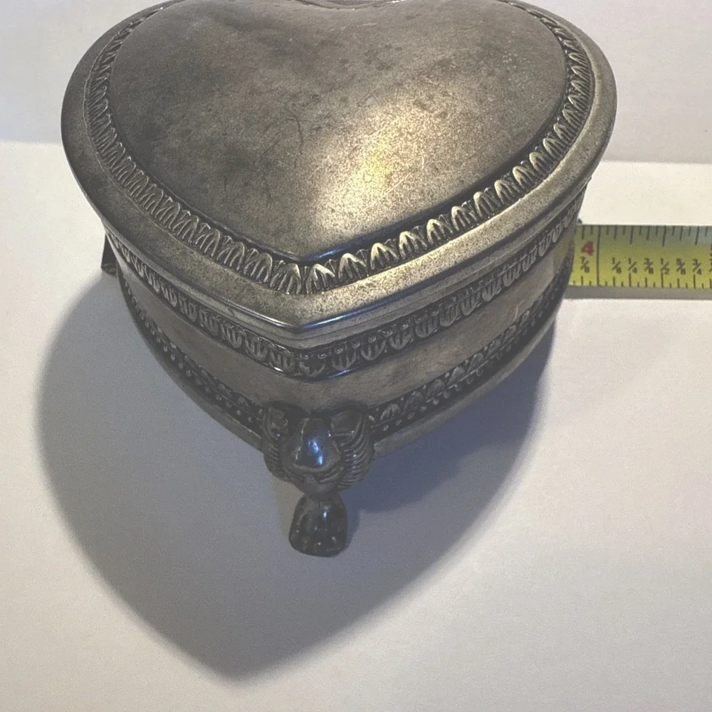 Vintage Victorian-Style Heart Jewelry Box Silver-Tone‎ Lion Head Feet 4